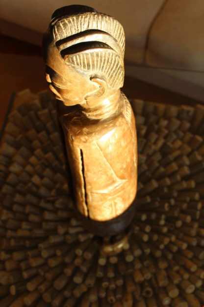 Tambourin sculpté en bois
